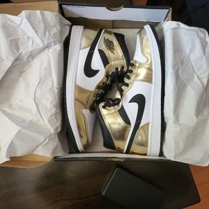 Brand New Jordan 1 Mid Metallic Gold Men Size 13